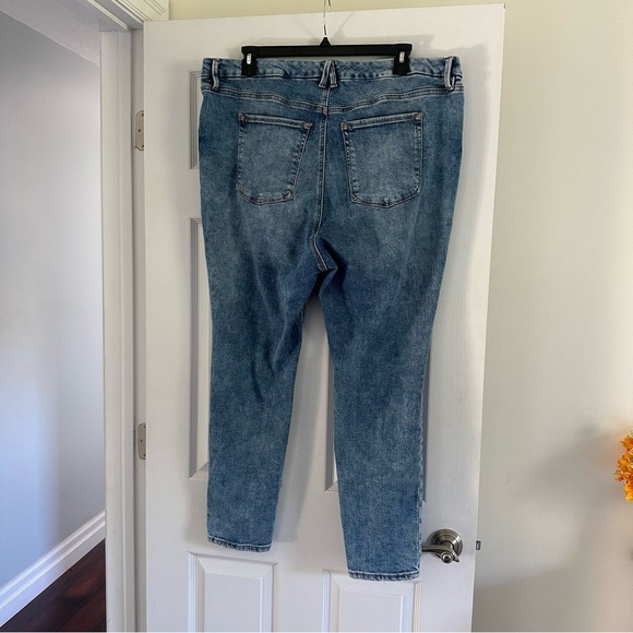 Size 22 Good American Light Wash Straight Leg Jeans - Picture 3 of 5